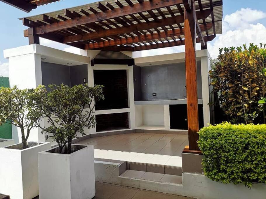 2 Rooms, 1 King Size Bed, 64" Smart Hdtv Città del Guatemala Esterno foto