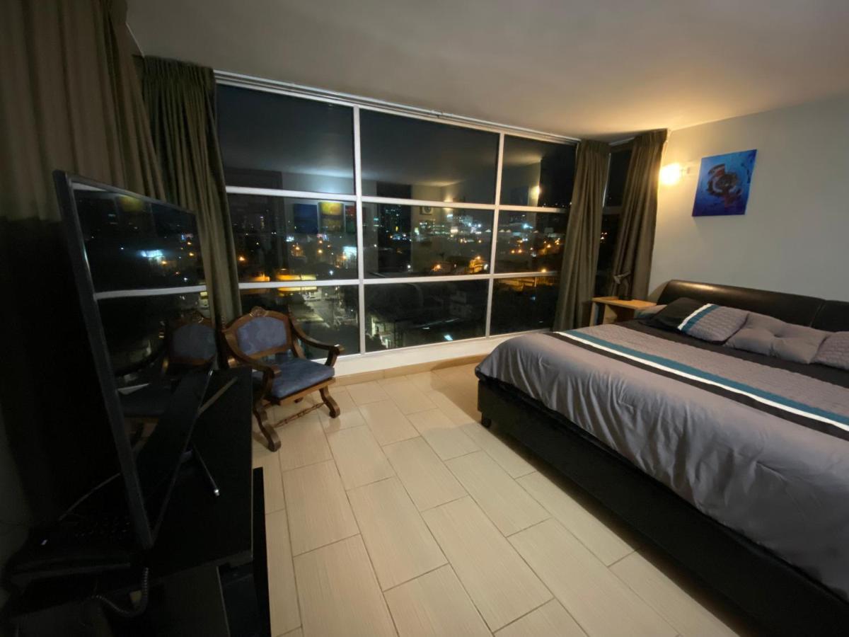 2 Rooms, 1 King Size Bed, 64" Smart Hdtv Città del Guatemala Esterno foto