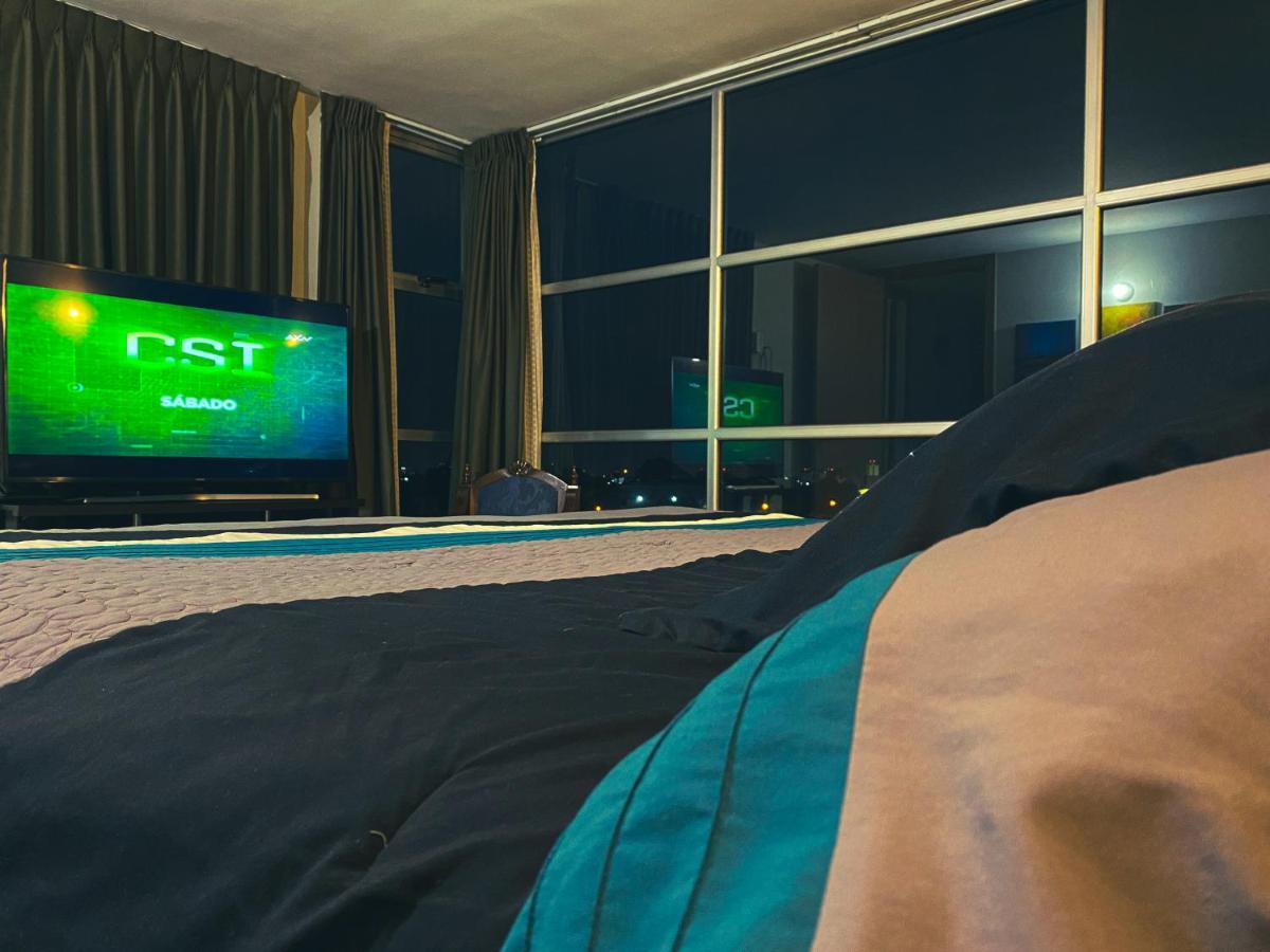 2 Rooms, 1 King Size Bed, 64" Smart Hdtv Città del Guatemala Esterno foto