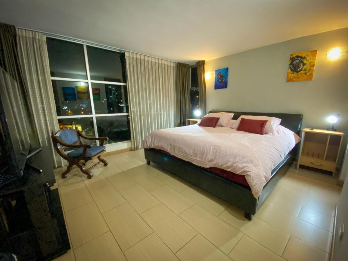 2 Rooms, 1 King Size Bed, 64" Smart Hdtv Città del Guatemala Esterno foto